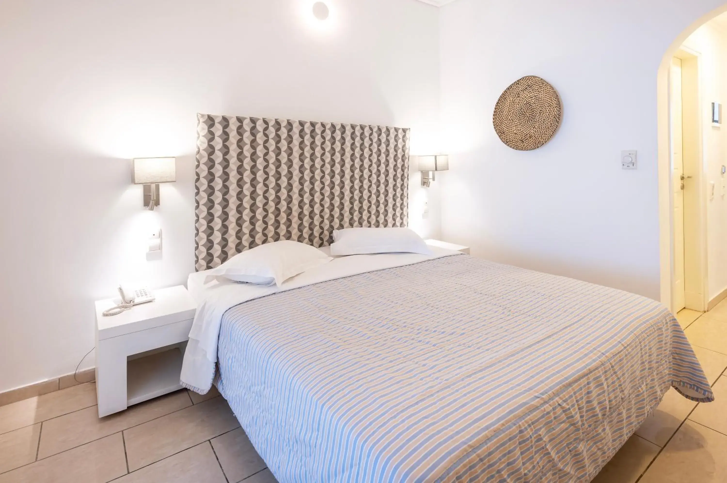 Bedroom, Bed in Orizontes Hotel Santorini Bedroom, Bed in Orizontes Hotel Santorini