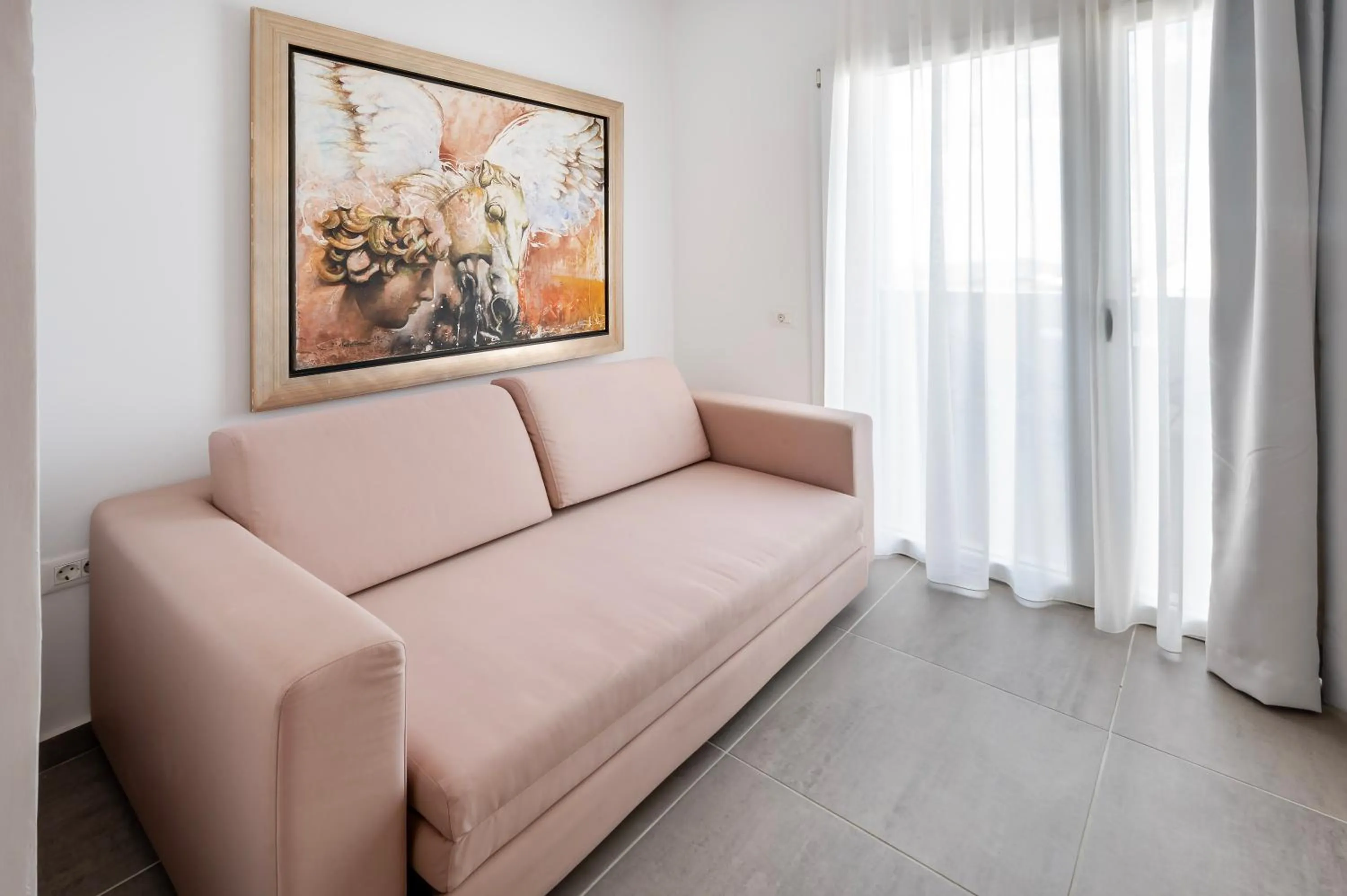 Seating area, Bed in Orizontes Hotel Santorini