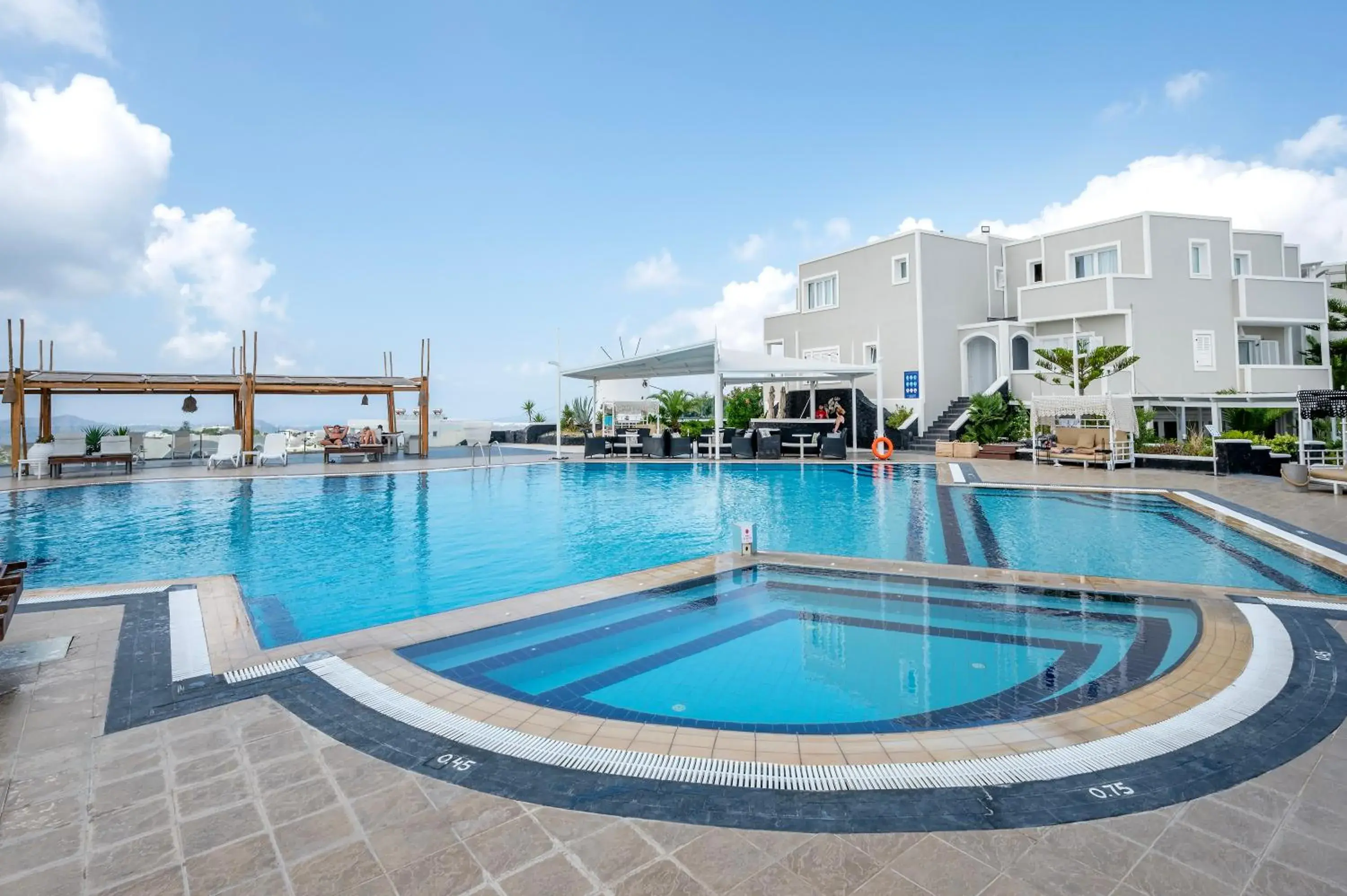 Swimming pool in Orizontes Hotel Santorini Swimming pool in Orizontes Hotel Santorini