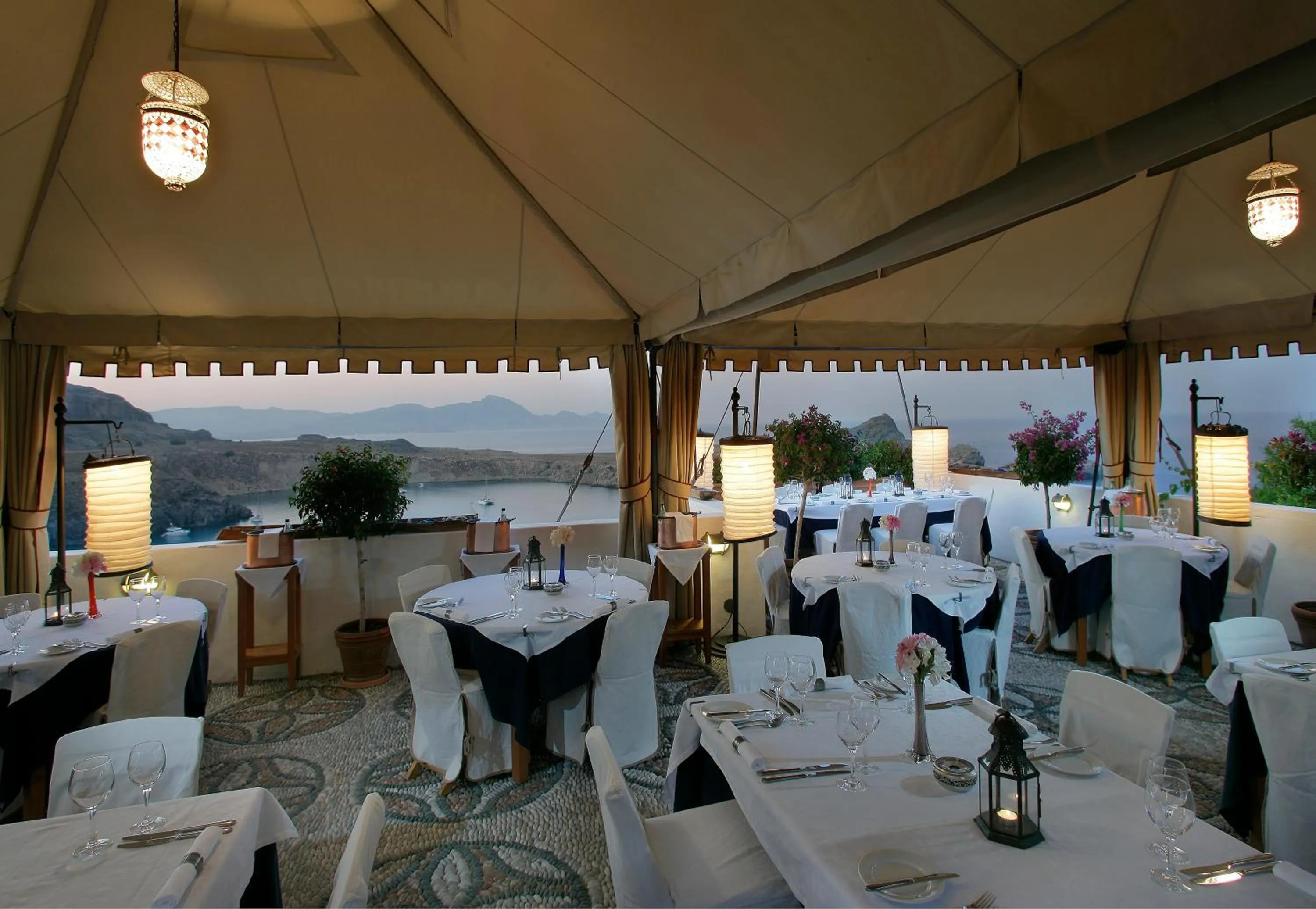 Restaurant/places to eat in Melenos Art Boutique Hotel