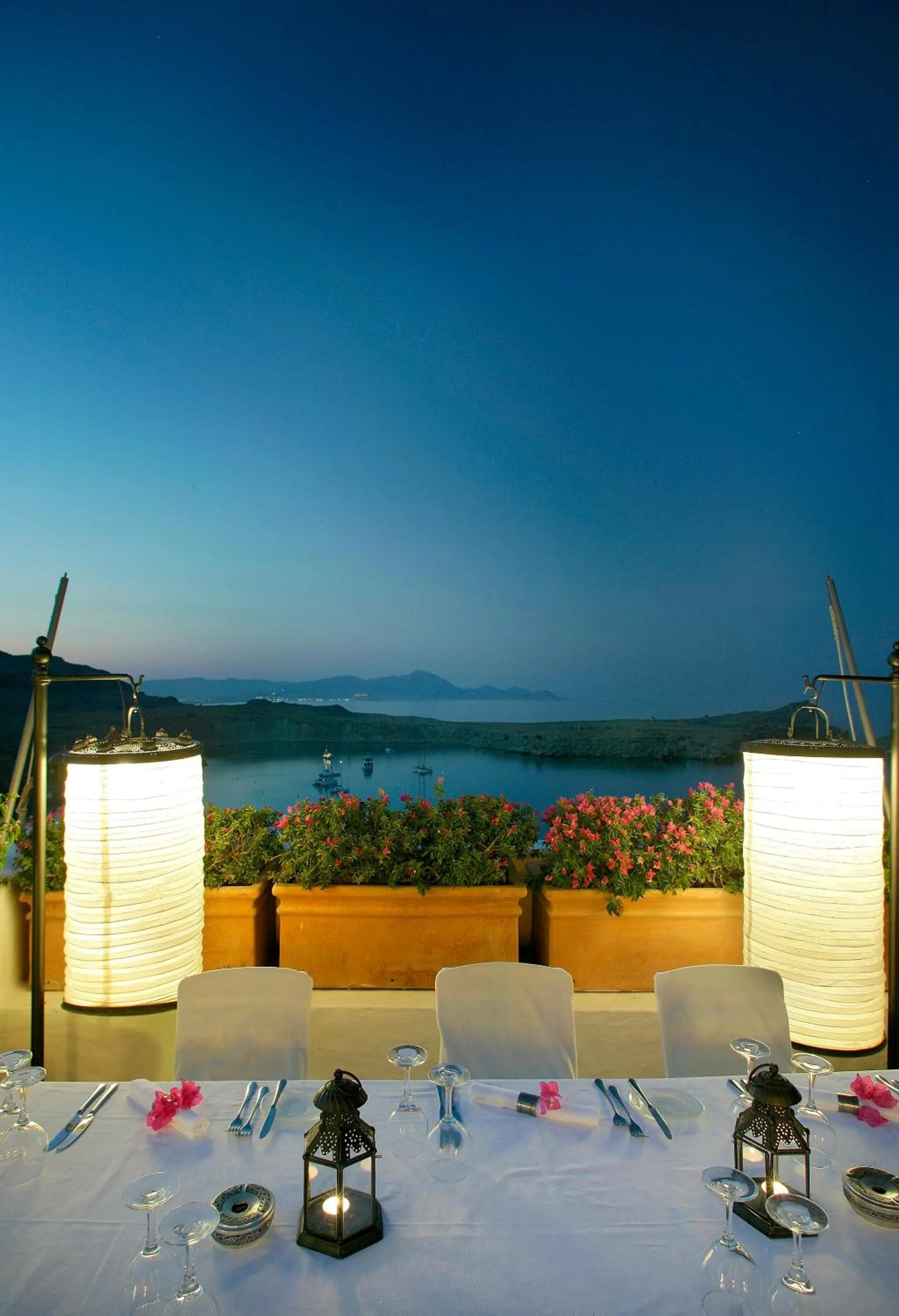 Restaurant/places to eat in Melenos Art Boutique Hotel