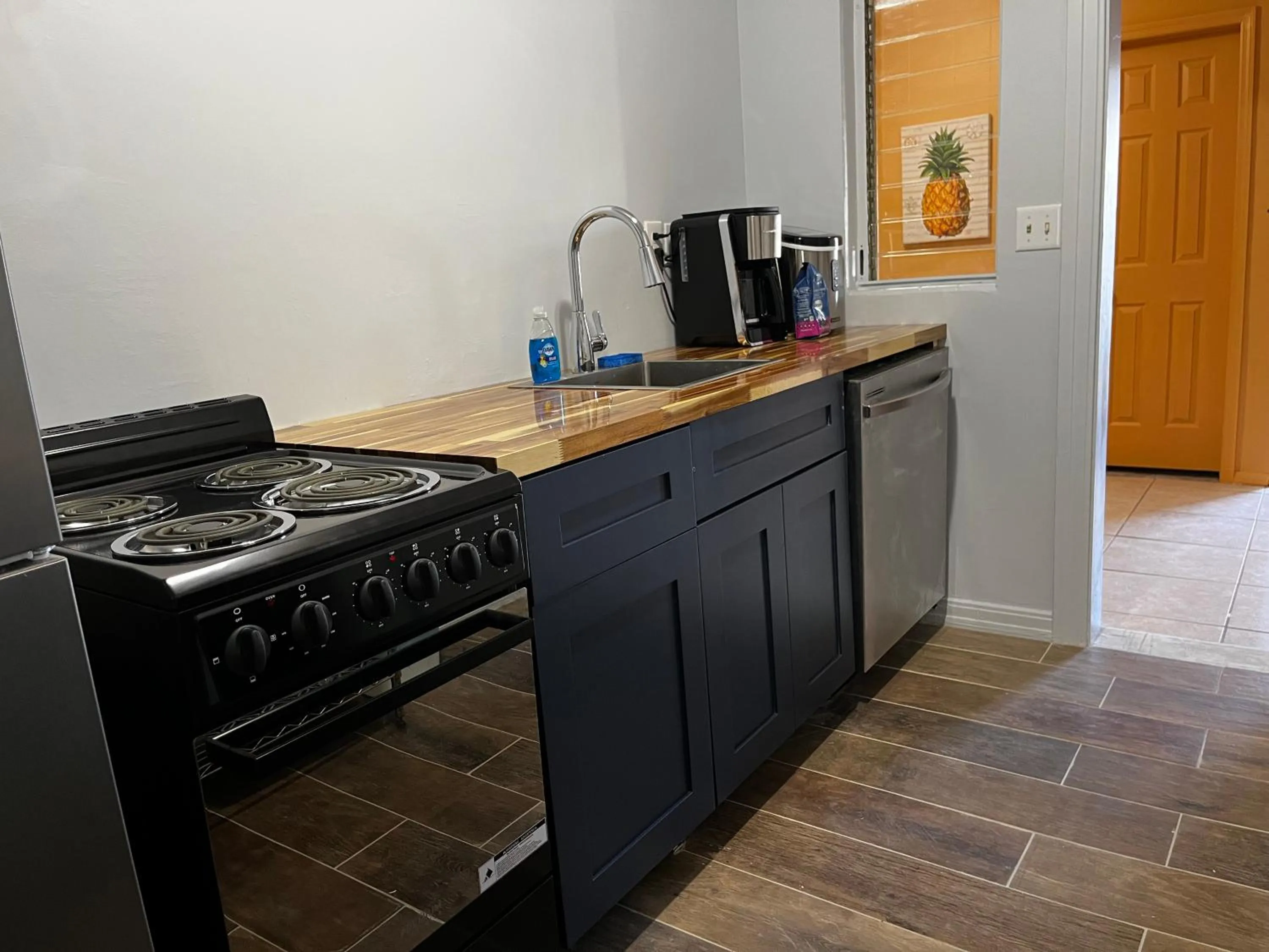 Kitchen or kitchenette in Park View East
