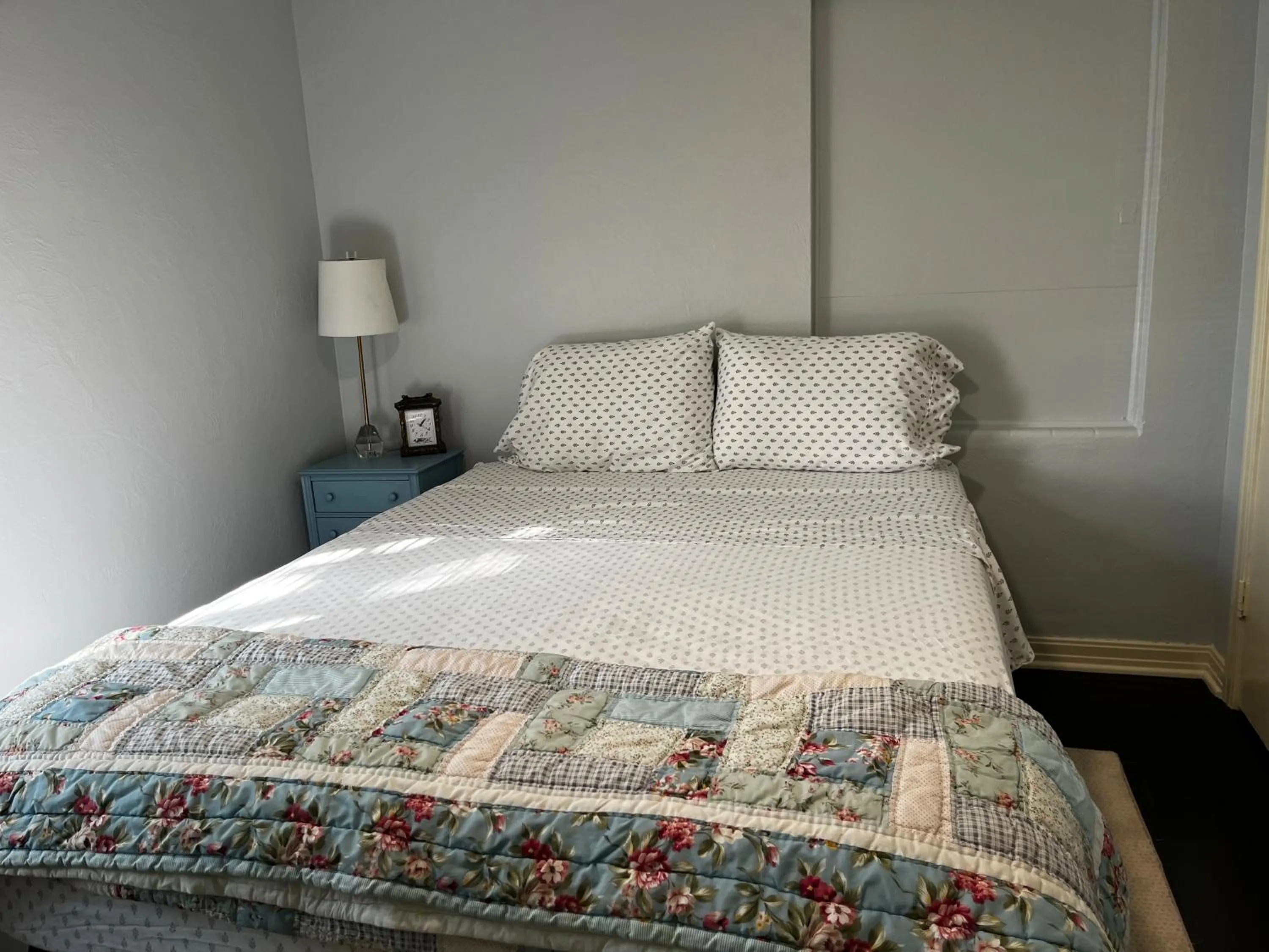 Bedroom, Bed in Park View East