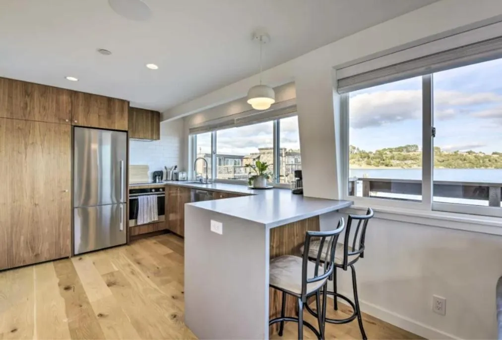 Coffee/tea facilities in Floating Condos of Commodore 11