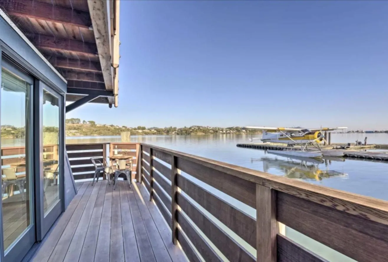 Floating Condos of Commodore 11