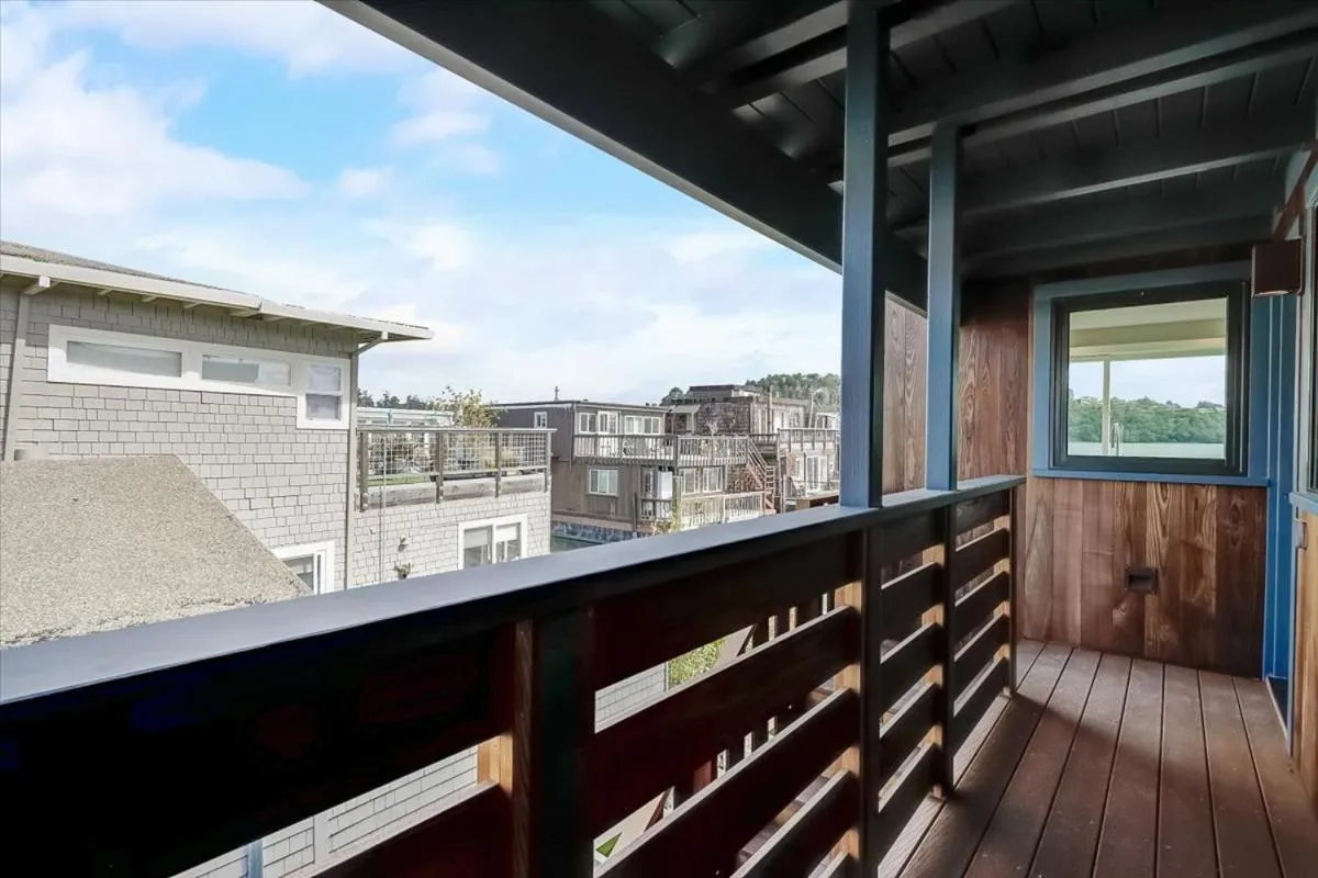 Floating Condos of Commodore 11