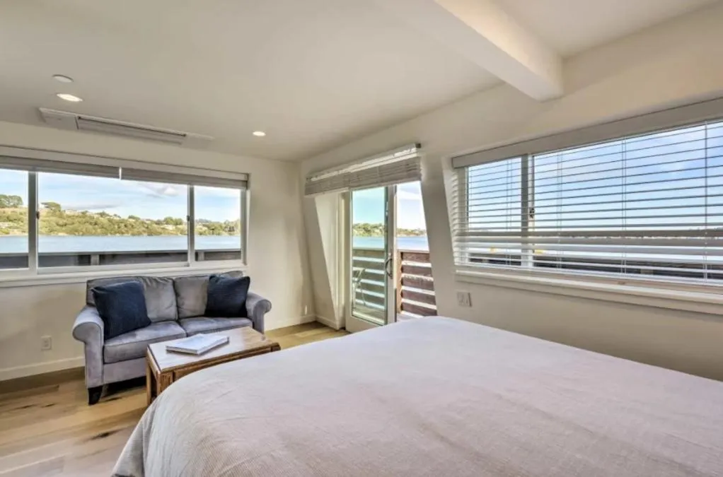 Bed in Floating Condos of Commodore 11