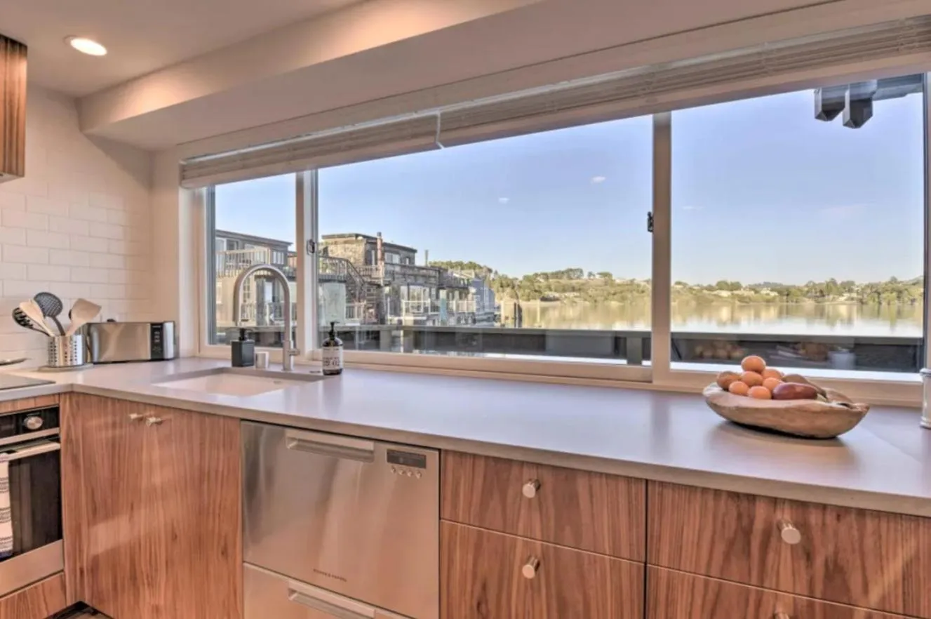 Floating Condos of Commodore 11