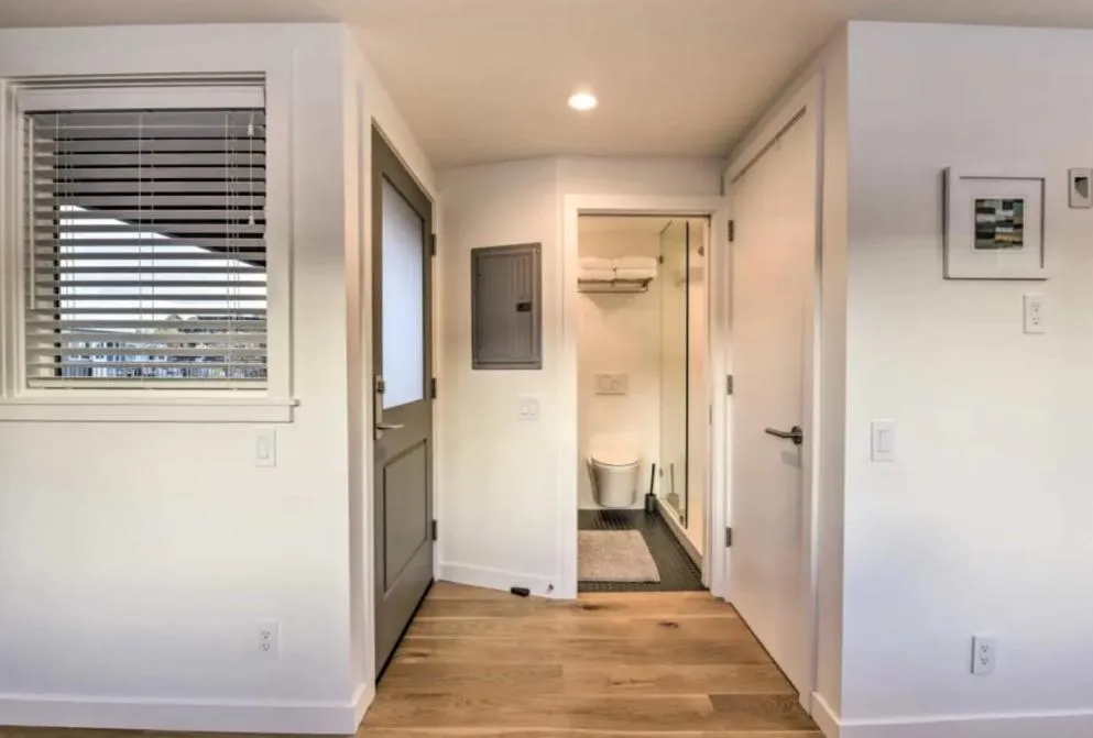 Floating Condos of Commodore 11