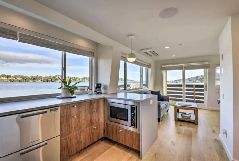 Floating Condos of Commodore 11