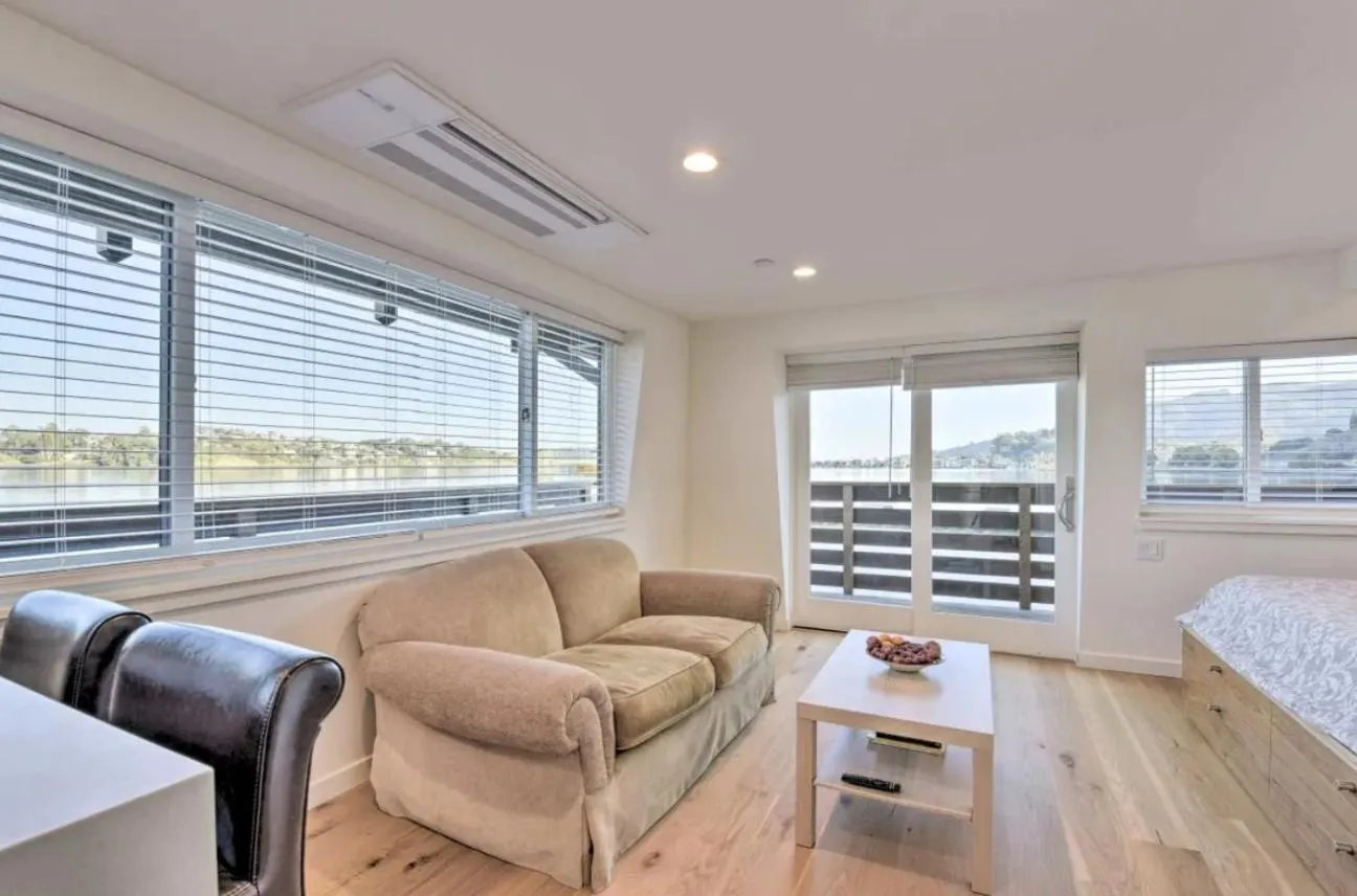 Floating Condos of Commodore 11