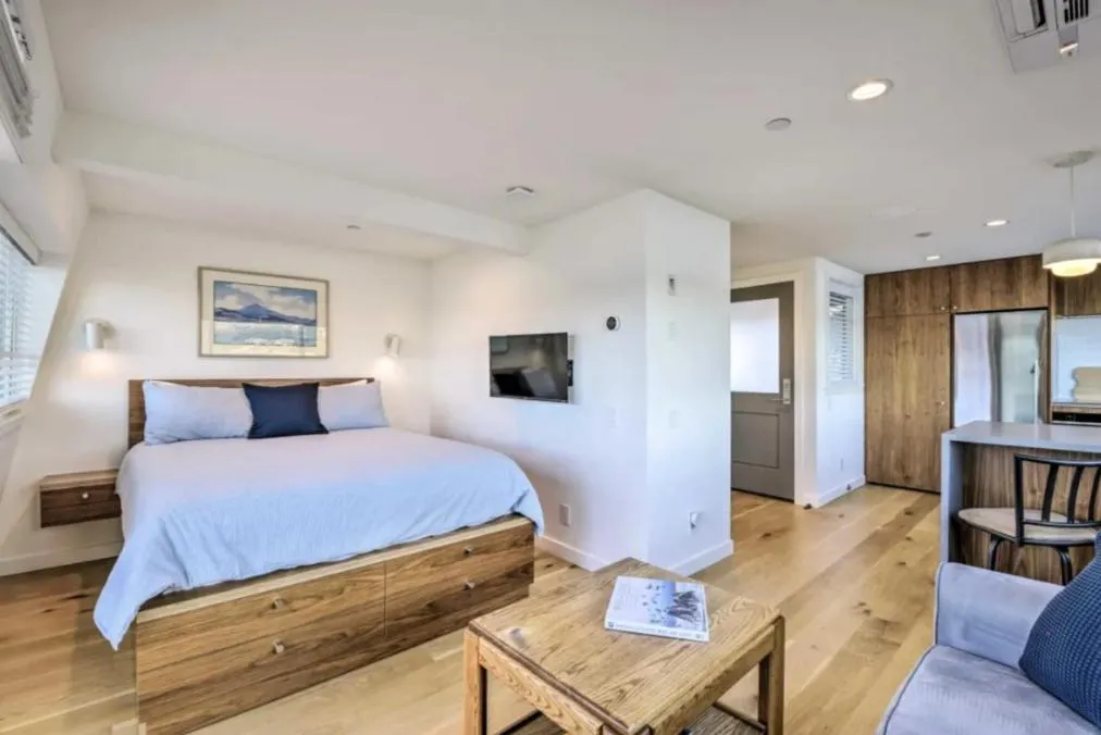 Bed in Floating Condos of Commodore 11