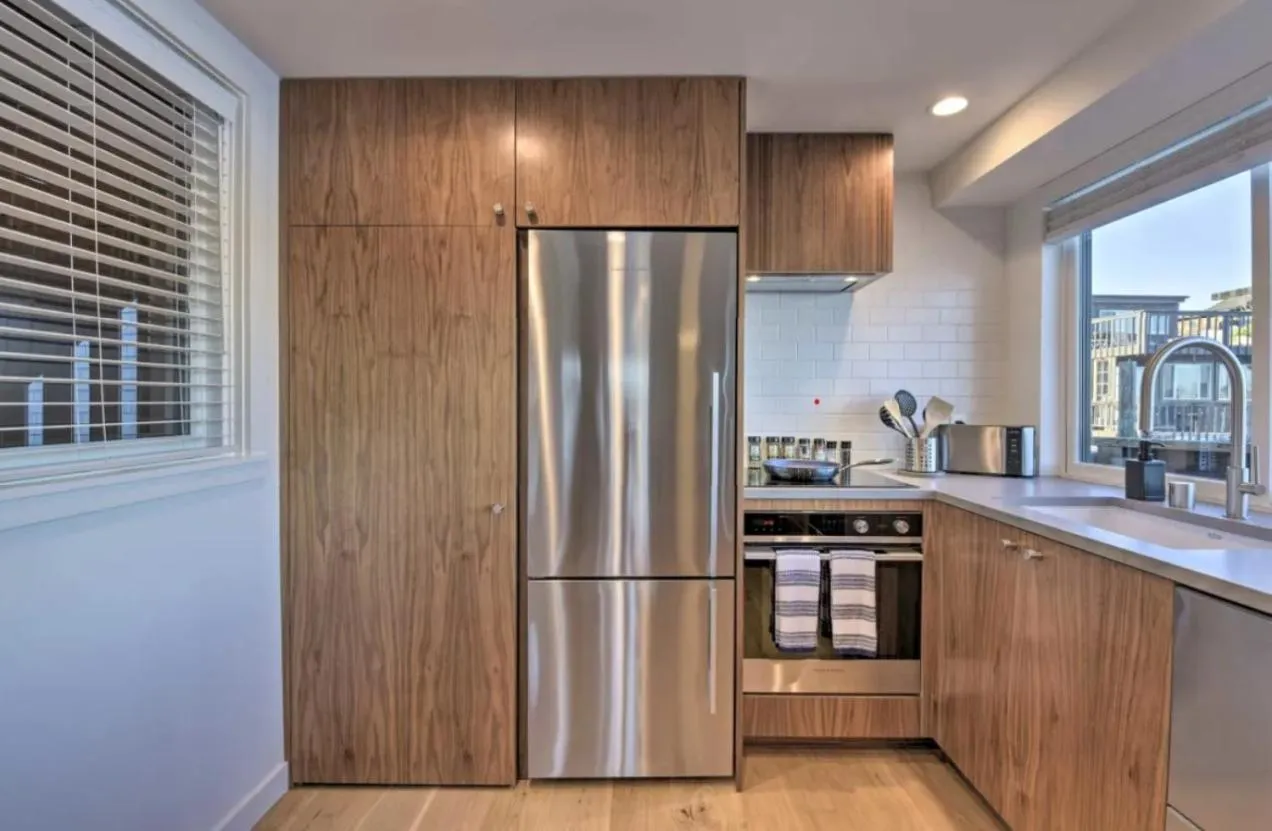 Floating Condos of Commodore 11