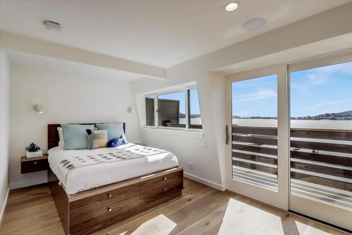 Bed in Floating Condos of Commodore 11