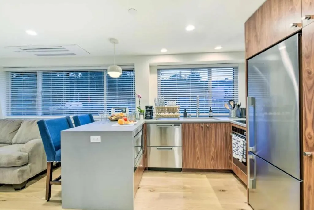 Floating Condos of Commodore 11