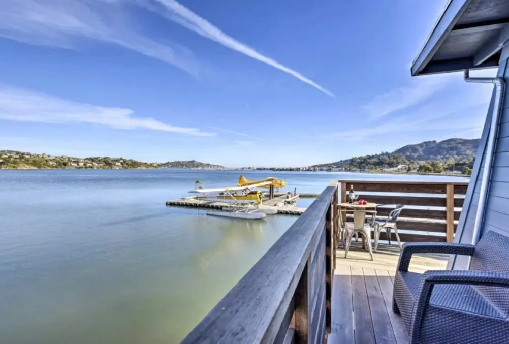 Floating Condos of Commodore 11