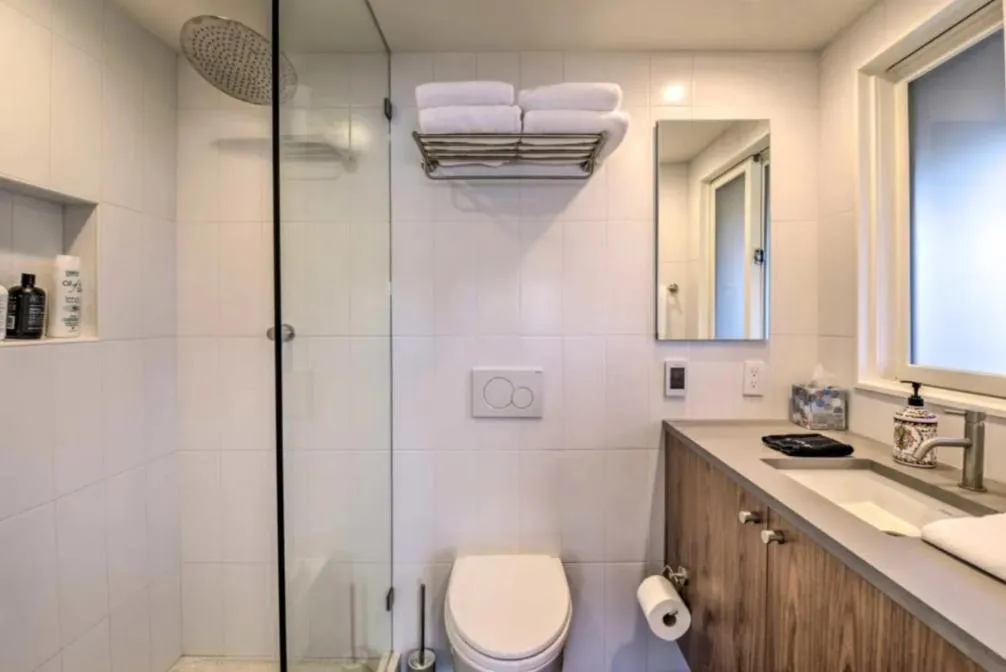 Floating Condos of Commodore 11