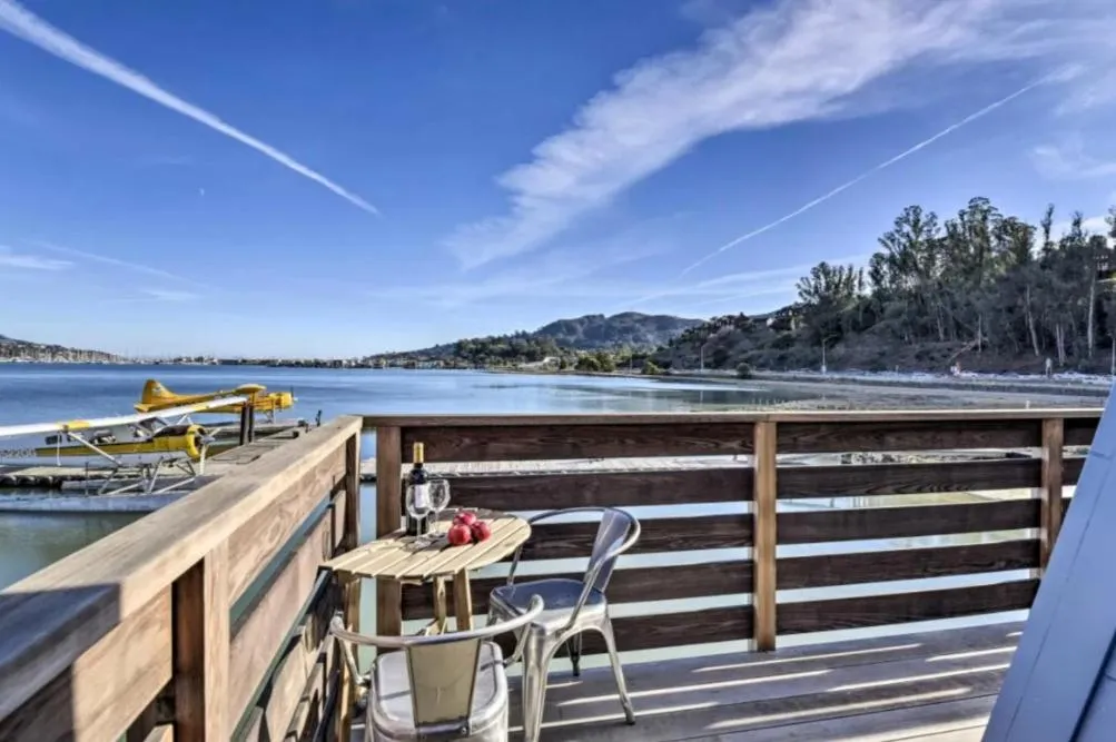 Floating Condos of Commodore 11