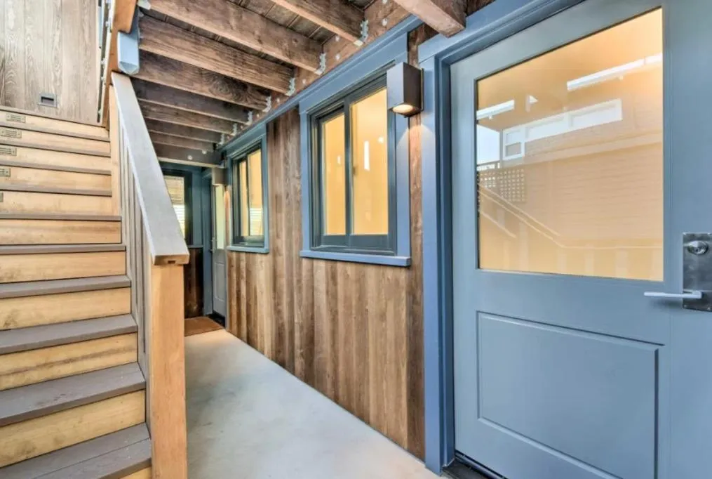 Floating Condos of Commodore 11