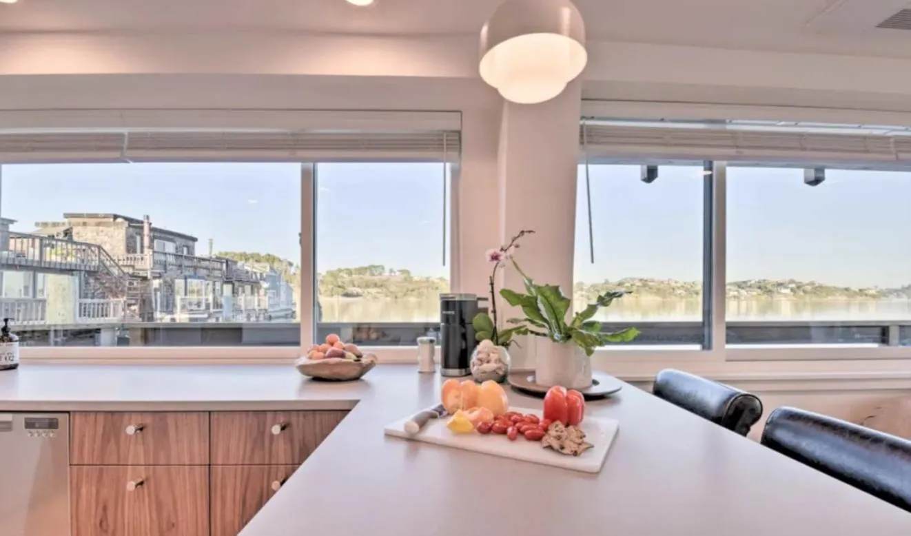 Floating Condos of Commodore 11