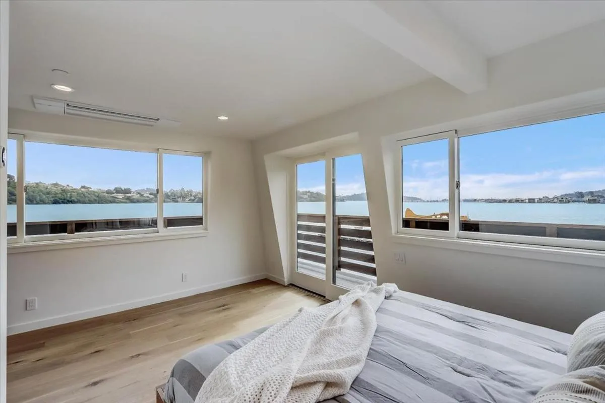 Bed in Floating Condos of Commodore 11