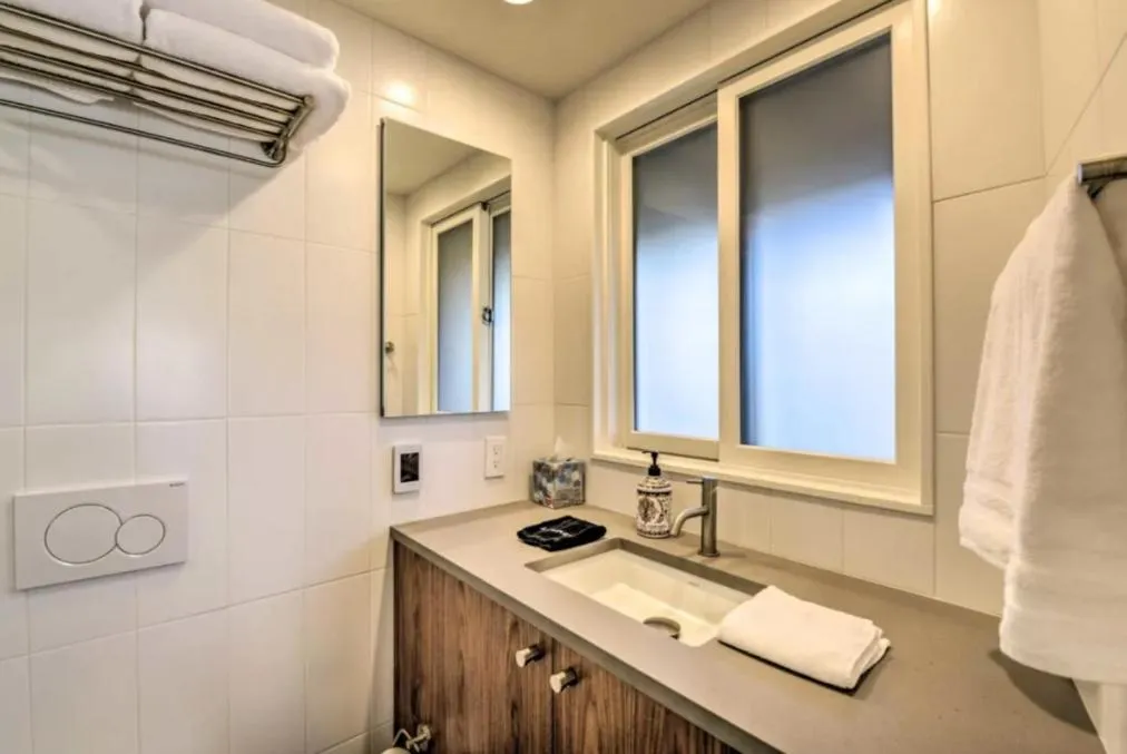 Floating Condos of Commodore 11