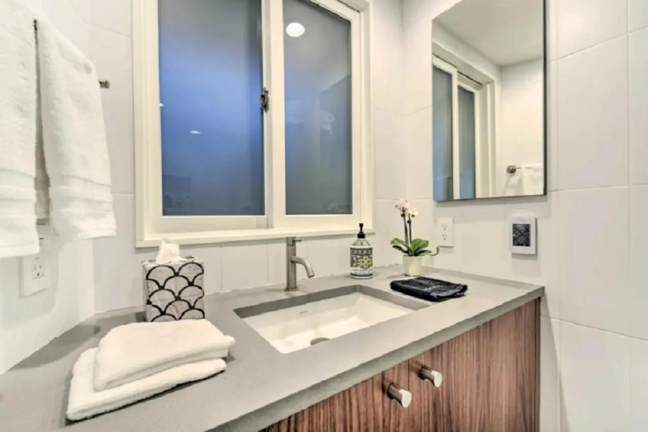 Floating Condos of Commodore 11