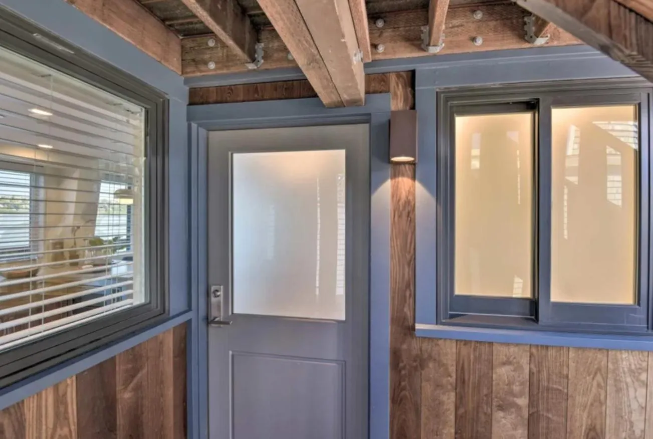 Floating Condos of Commodore 11