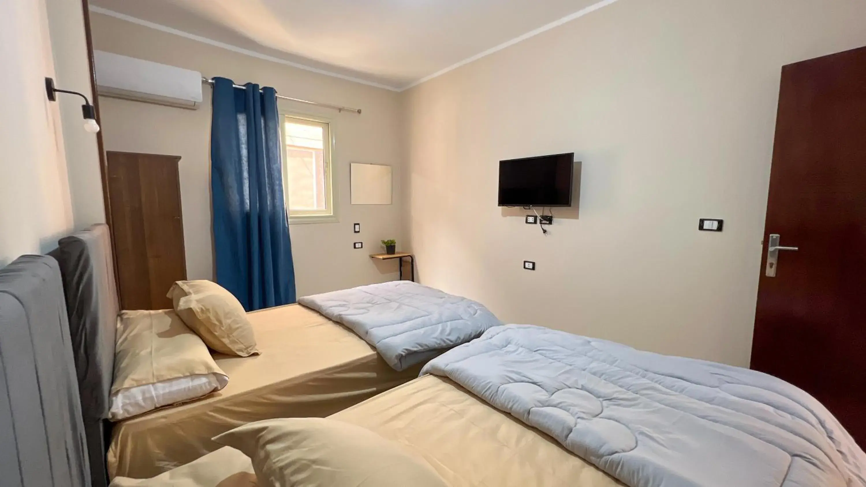 Double or Twin Room with Private Bathroom in Pyramids Road Guest House Double or Twin Room with Private Bathroom in Pyramids Road Guest House