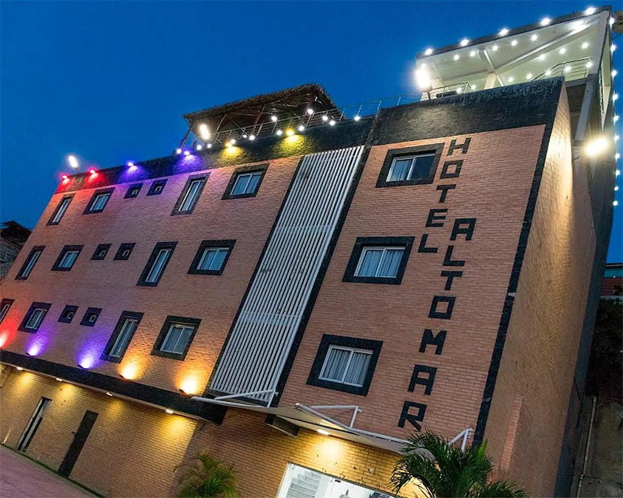 Property building in Hotel Alto Mar