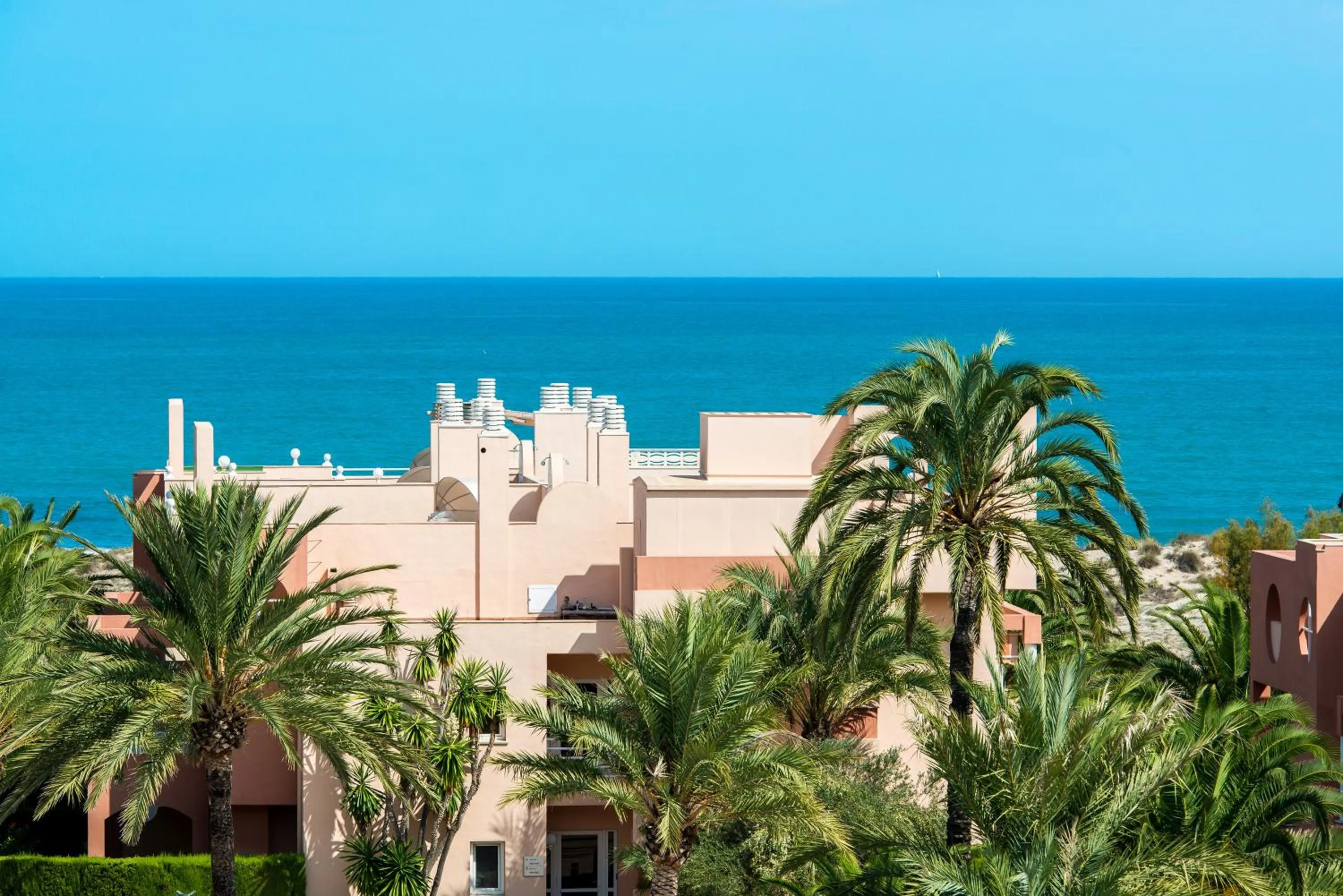 Property building in Oliva Nova Beach & Golf Hotel