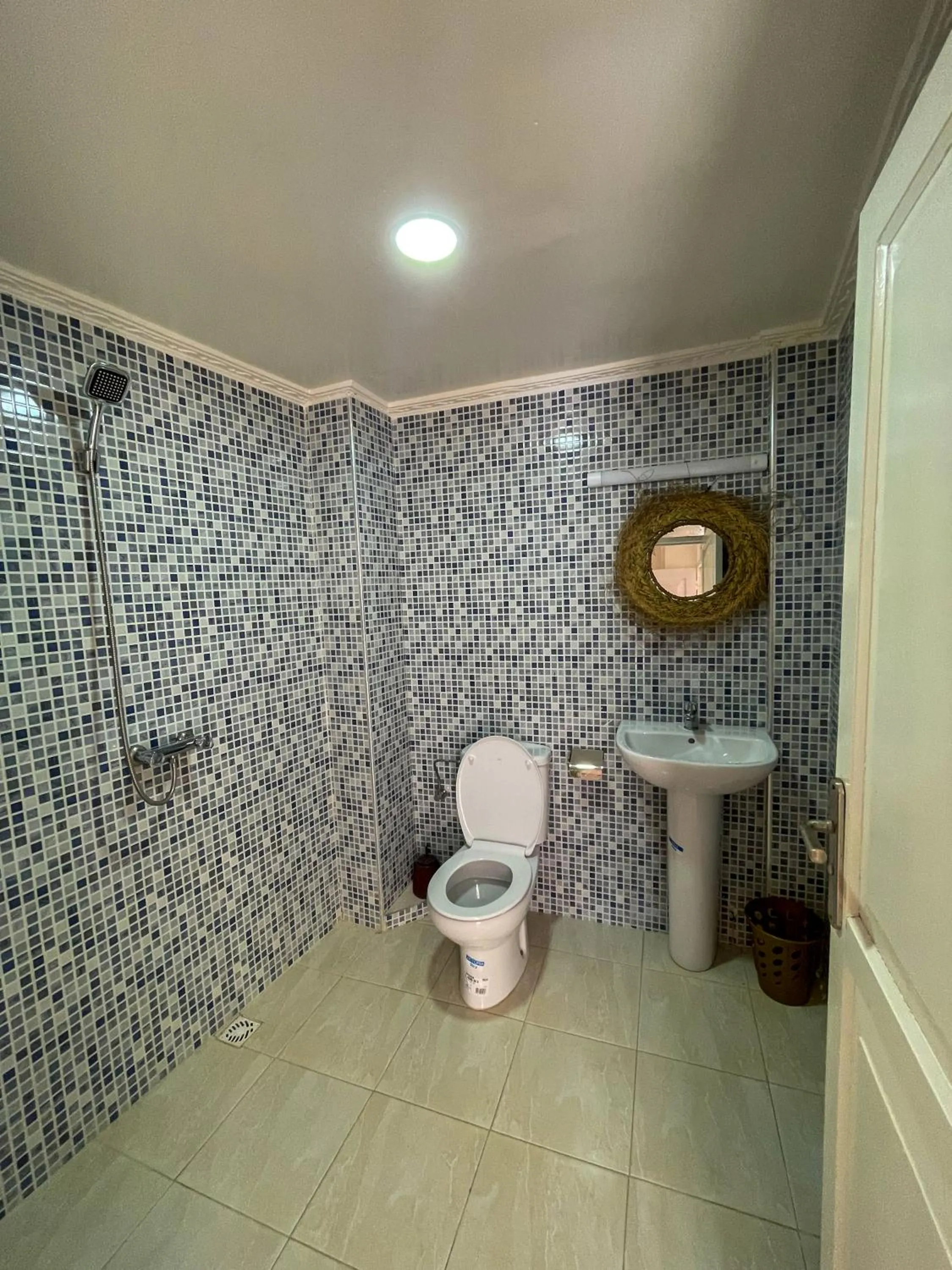 Shower in Locals Taghazout surfcamp