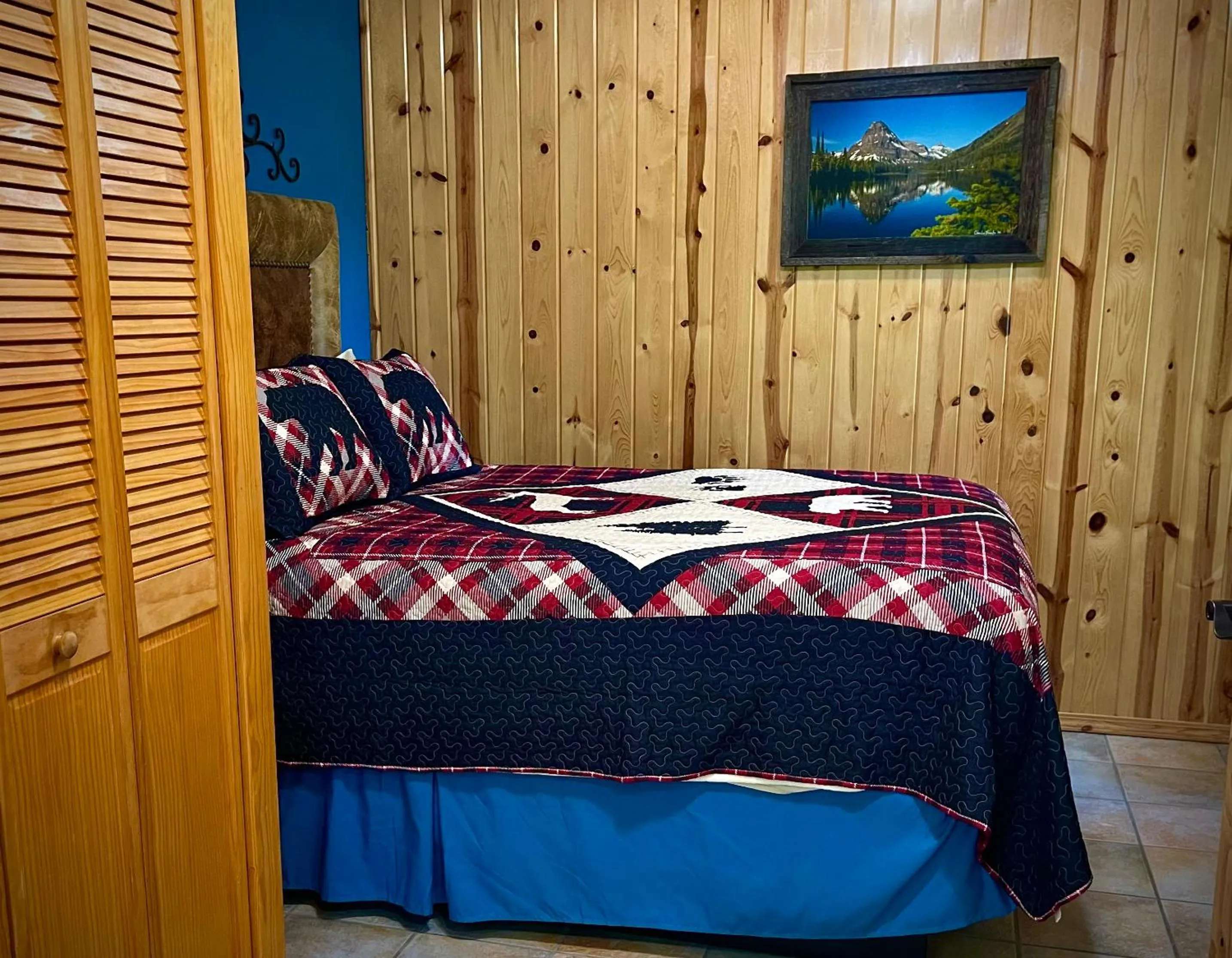 Bed in Moss Mountain Inn