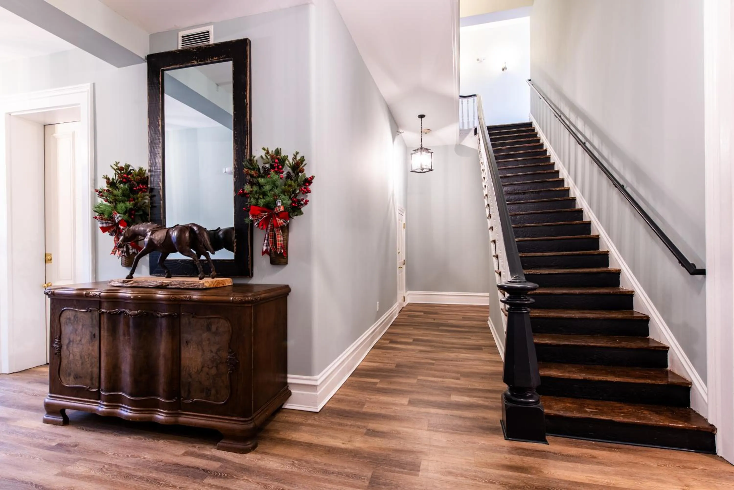 Facade/entrance in The Woodford Hotel