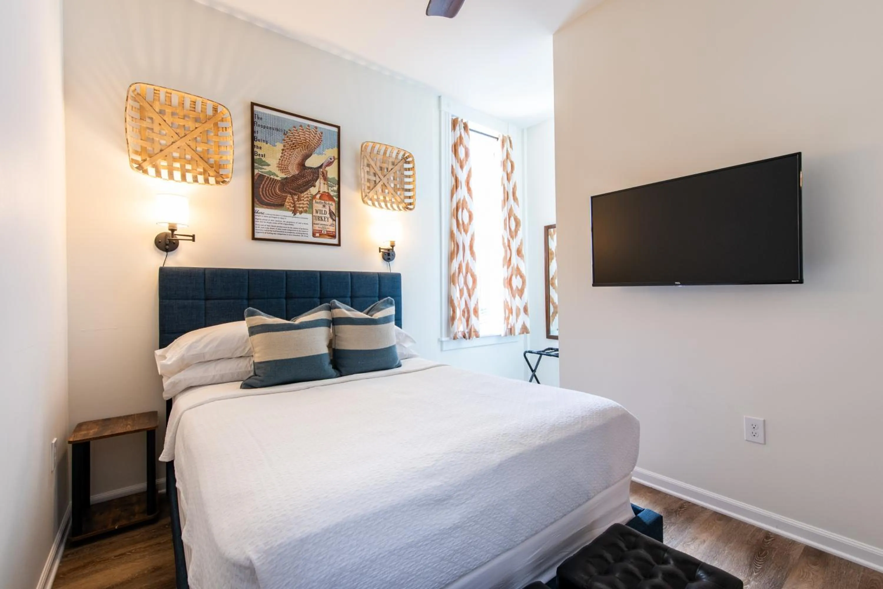 TV and multimedia, Bed in The Woodford Hotel