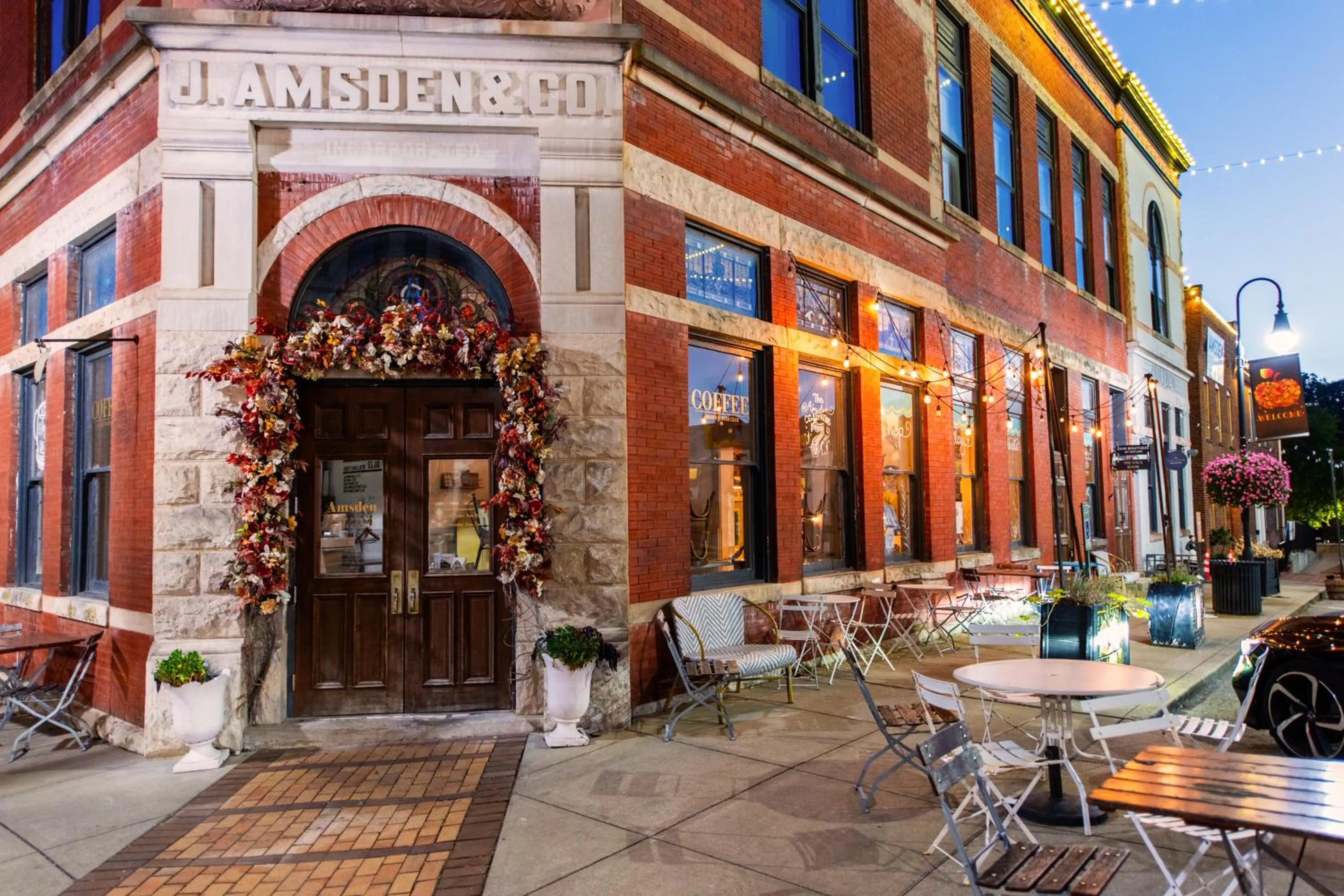 Restaurant/places to eat in The Woodford Hotel