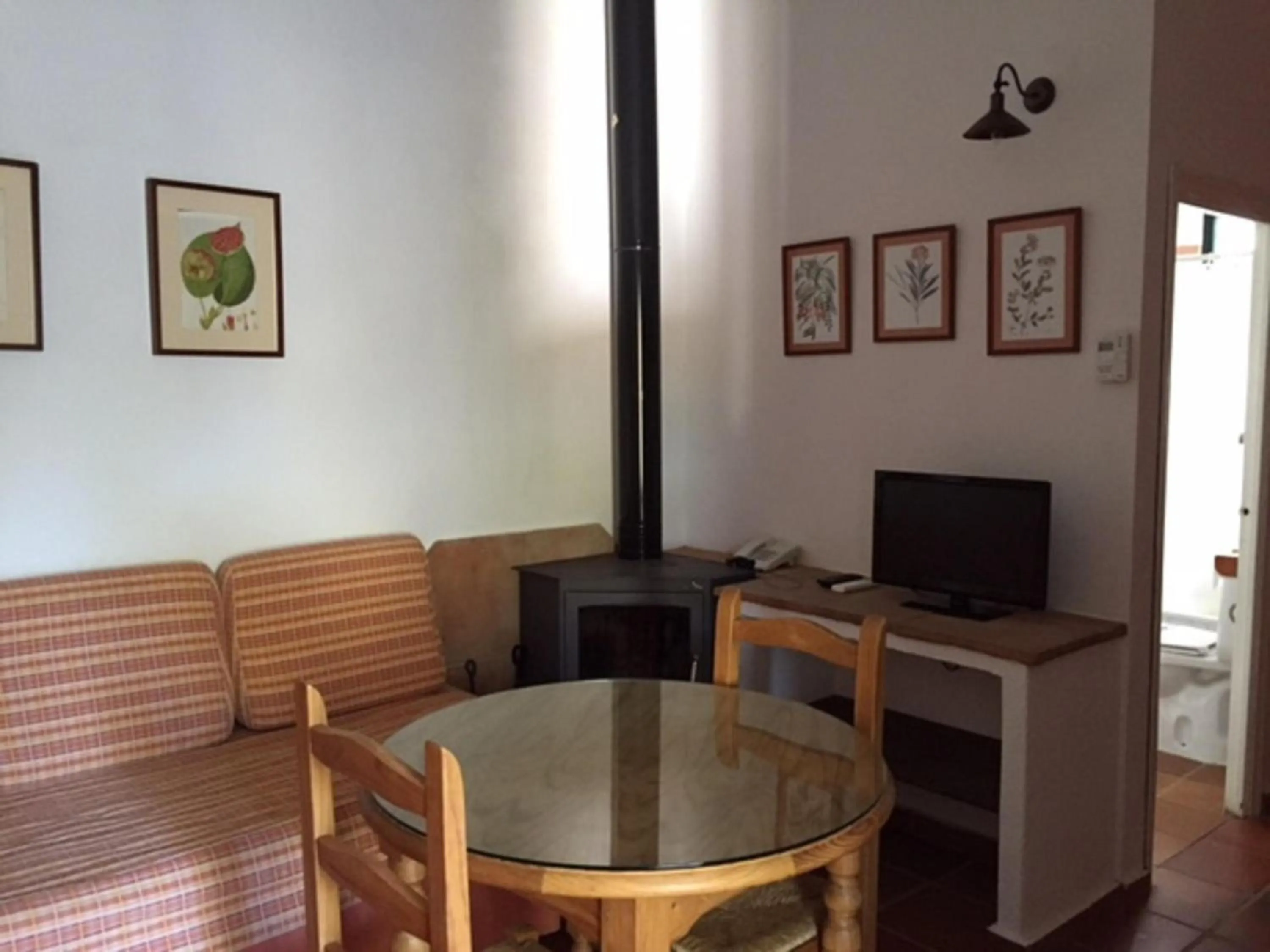 Communal lounge/ TV room in Finca Valbono Apartamentos Rurales y Hotel