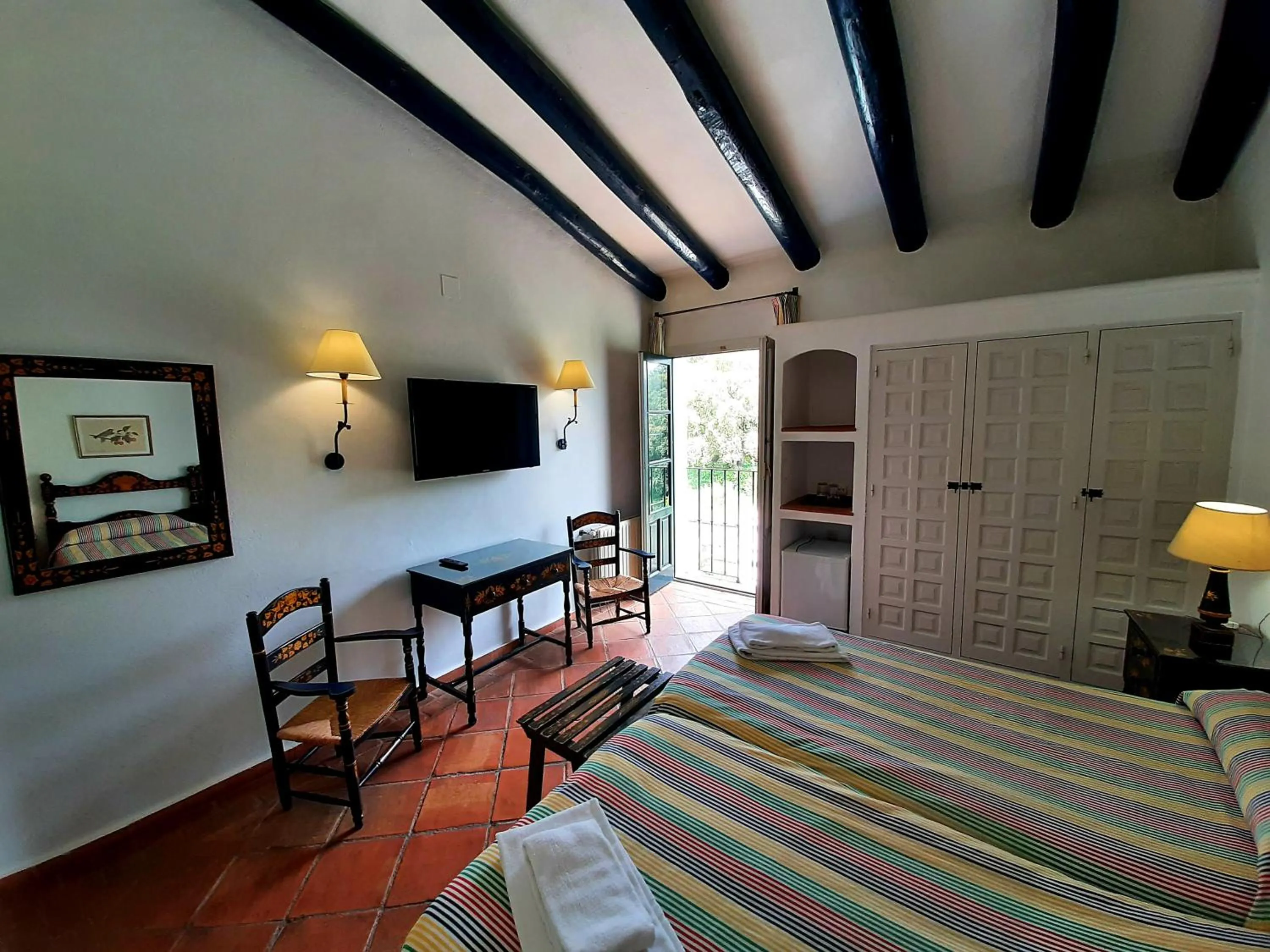 Decorative detail, Bed in Finca Valbono Apartamentos Rurales y Hotel