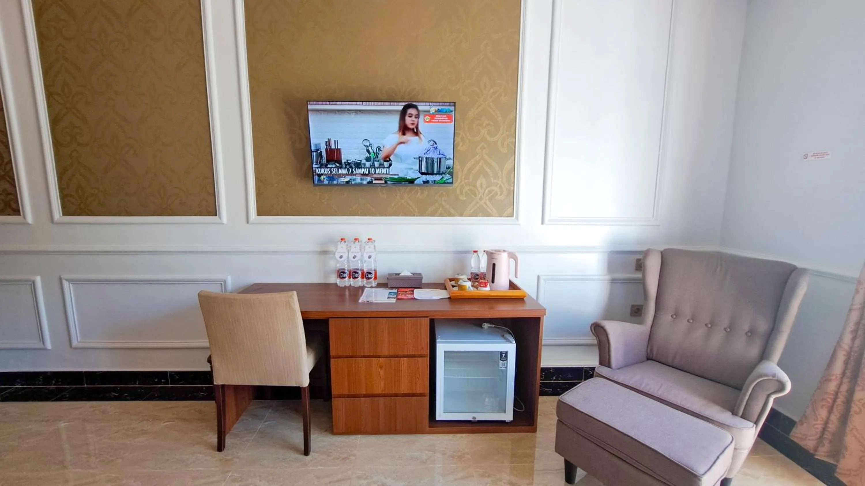 TV and multimedia in Gili Beachfront Suites