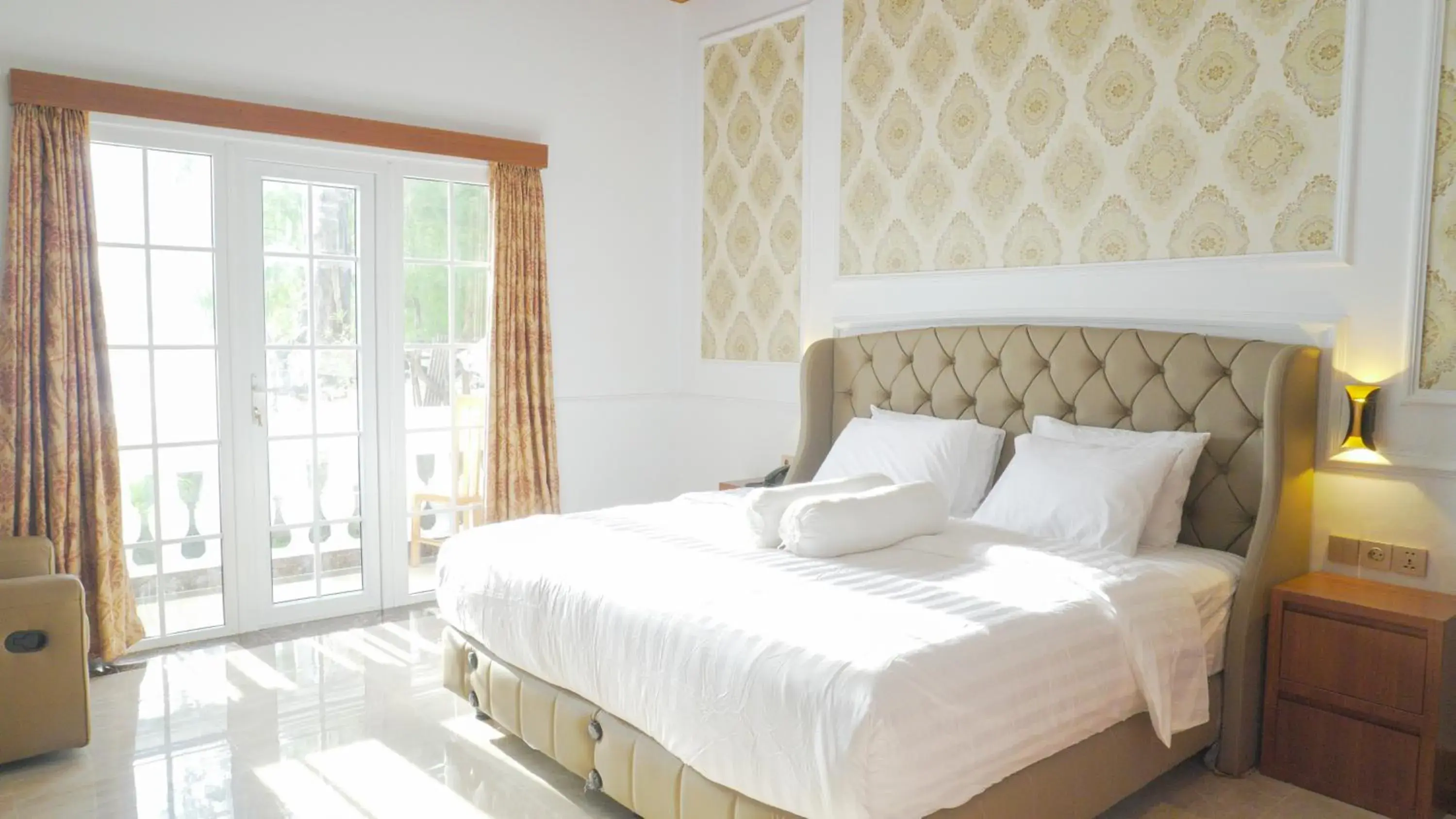 Deluxe Double or Twin Room with Sea View in Gili Beachfront Suites Deluxe Double or Twin Room with Sea View in Gili Beachfront Suites