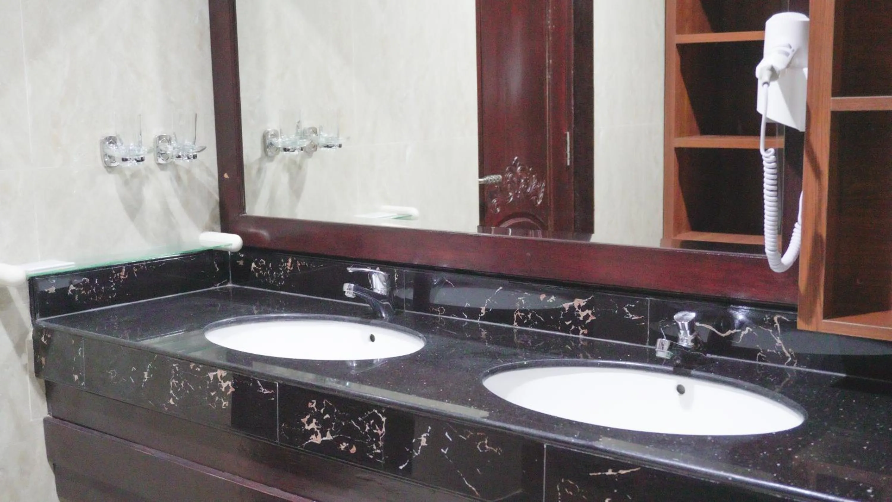 Bathroom in Gili Beachfront Suites