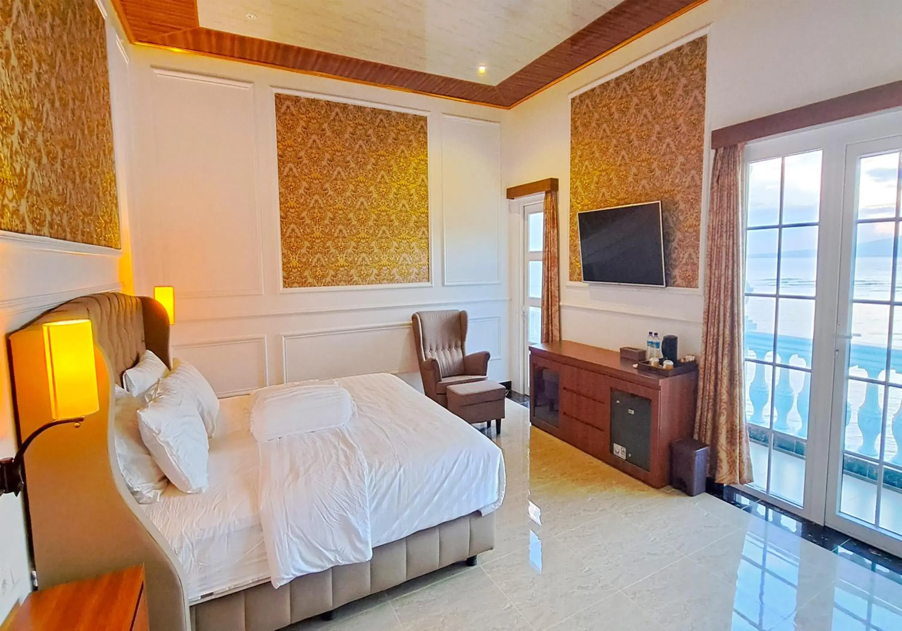 King Suite with Sea View in Gili Beachfront Suites King Suite with Sea View in Gili Beachfront Suites