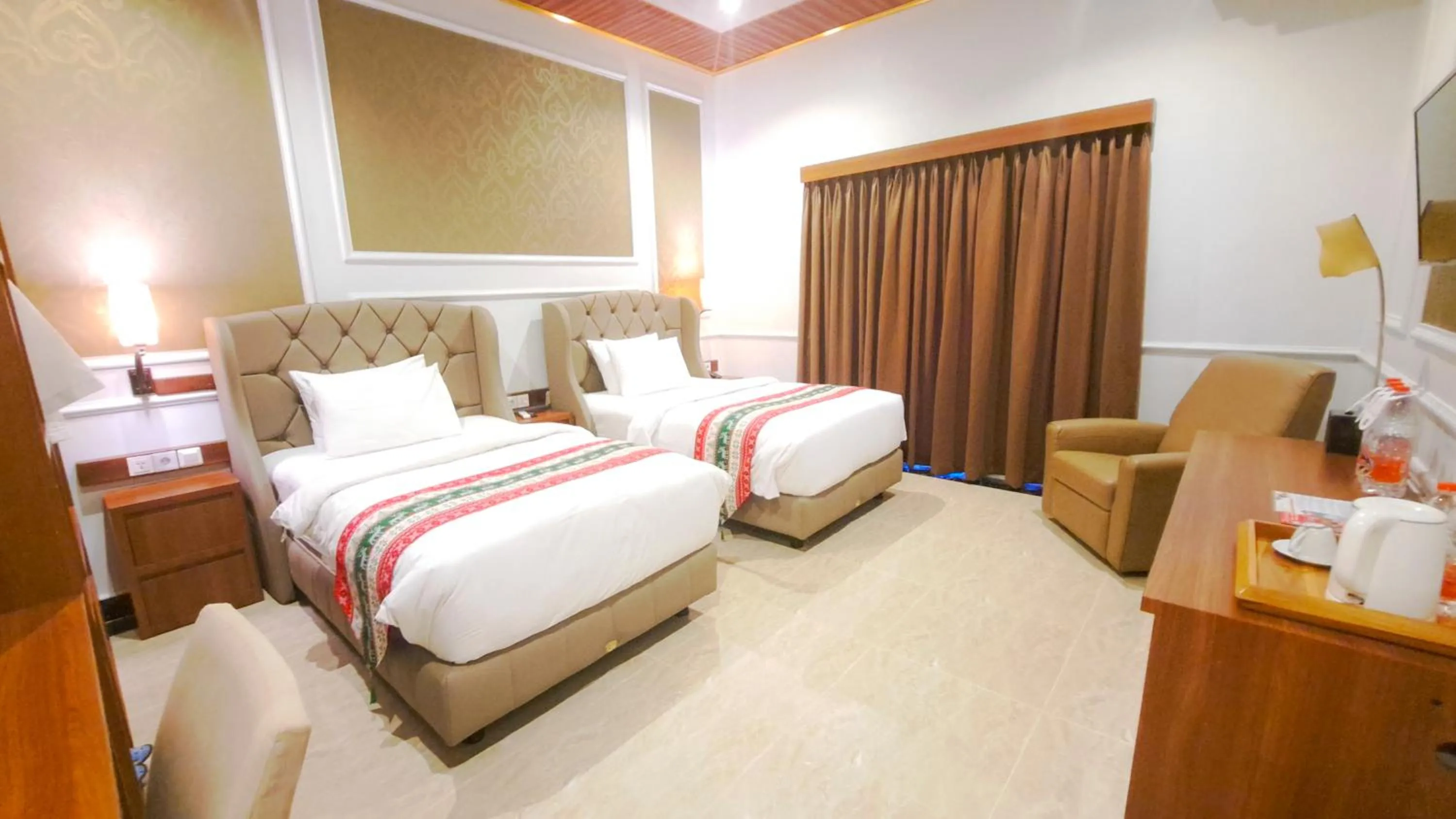 Photo of the whole room, Bed in Gili Beachfront Suites