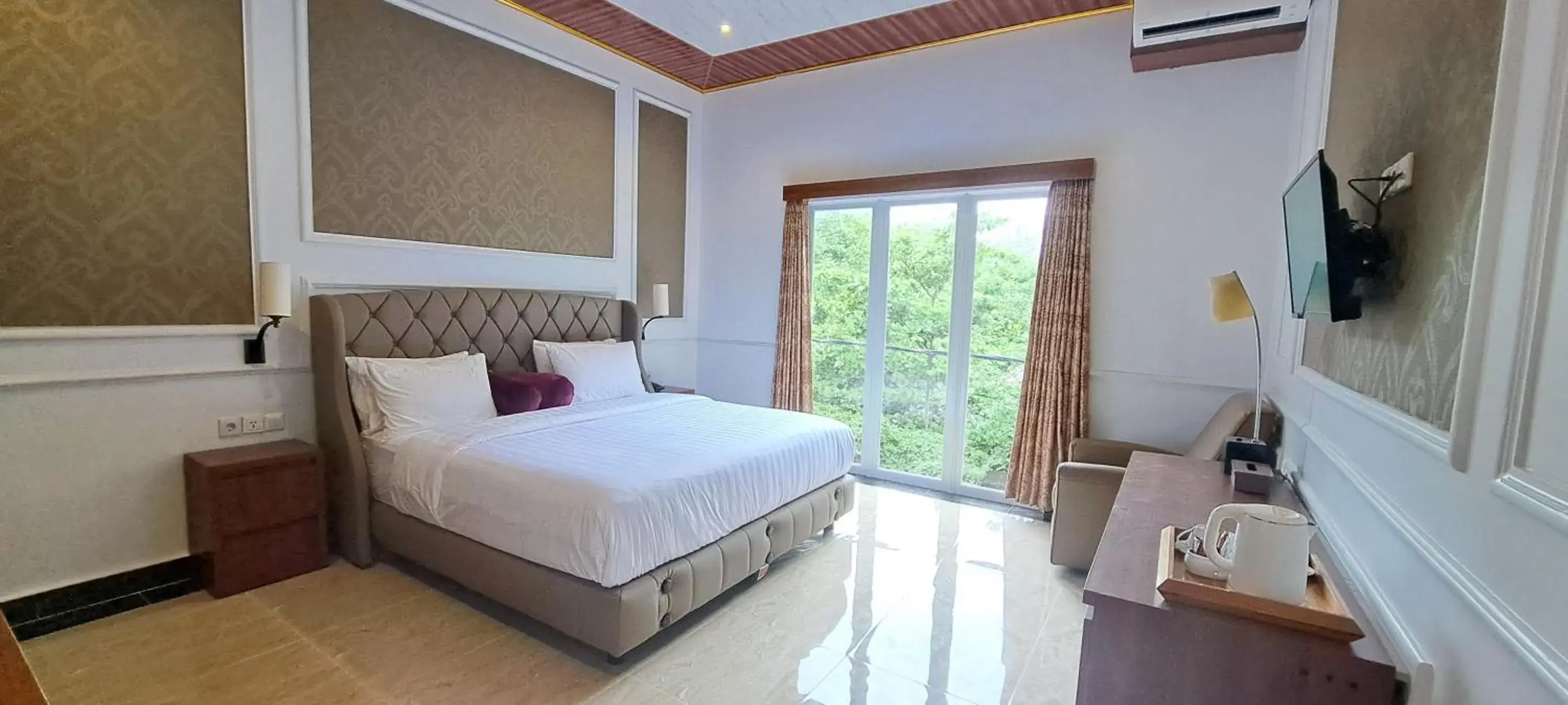 Superior King Room in Gili Beachfront Suites Superior King Room in Gili Beachfront Suites
