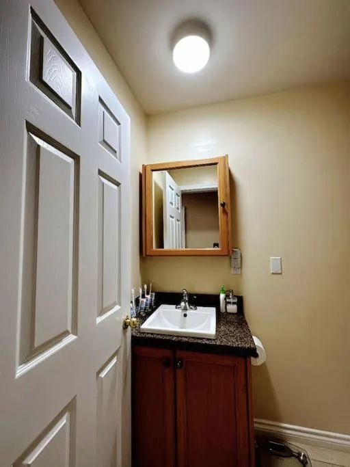Bathroom in Super Cosy 8Bed & 6Bath in Vancouver heart near to airport and DownTown