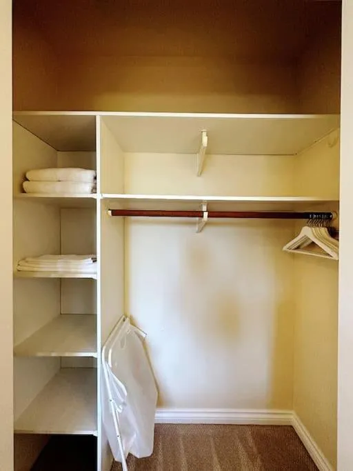 wardrobe in Super Cosy 8Bed & 6Bath in Vancouver heart near to airport and DownTown