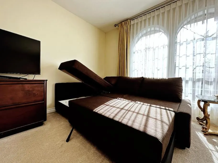 Seating area, Bed in Super Cosy 8Bed & 6Bath in Vancouver heart near to airport and DownTown