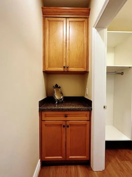 Kitchen or kitchenette in Super Cosy 8Bed & 6Bath in Vancouver heart near to airport and DownTown