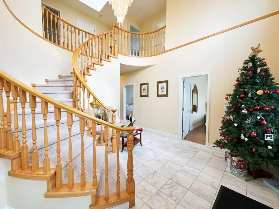 Super Cosy 8Bed & 6Bath in Vancouver heart near to airport and DownTown