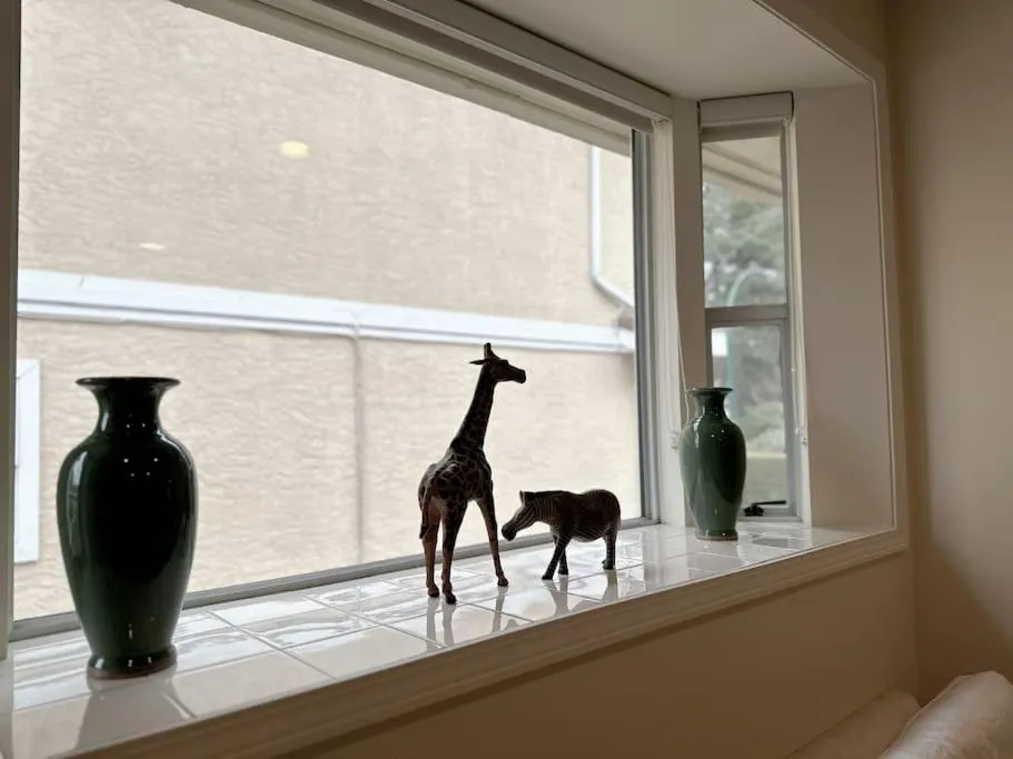 Decorative detail in Super Cosy 8Bed & 6Bath in Vancouver heart near to airport and DownTown